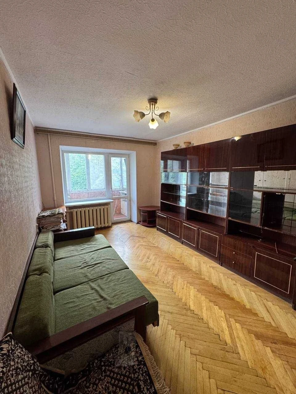 2-кімнатна 48 м² поверх - 3, цегляний будинок, газ, світло н