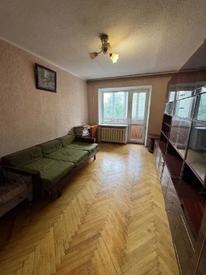 2-кімнатна 48 м² поверх - 3, цегляний будинок, газ, світло н