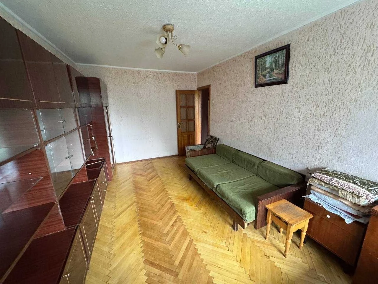 2-кімнатна 48 м² поверх - 3, цегляний будинок, газ, світло н