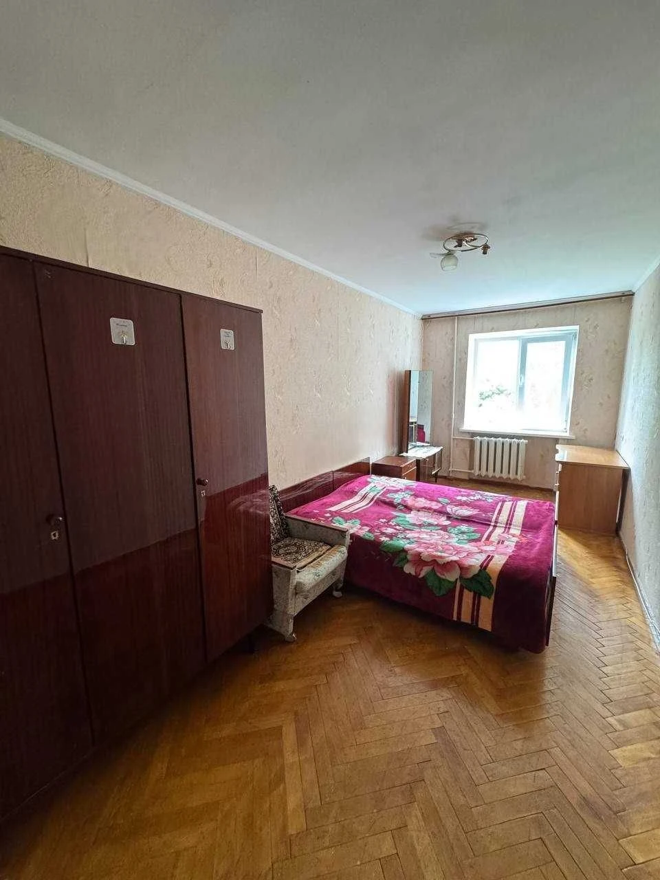 2-кімнатна 48 м² поверх - 3, цегляний будинок, газ, світло н