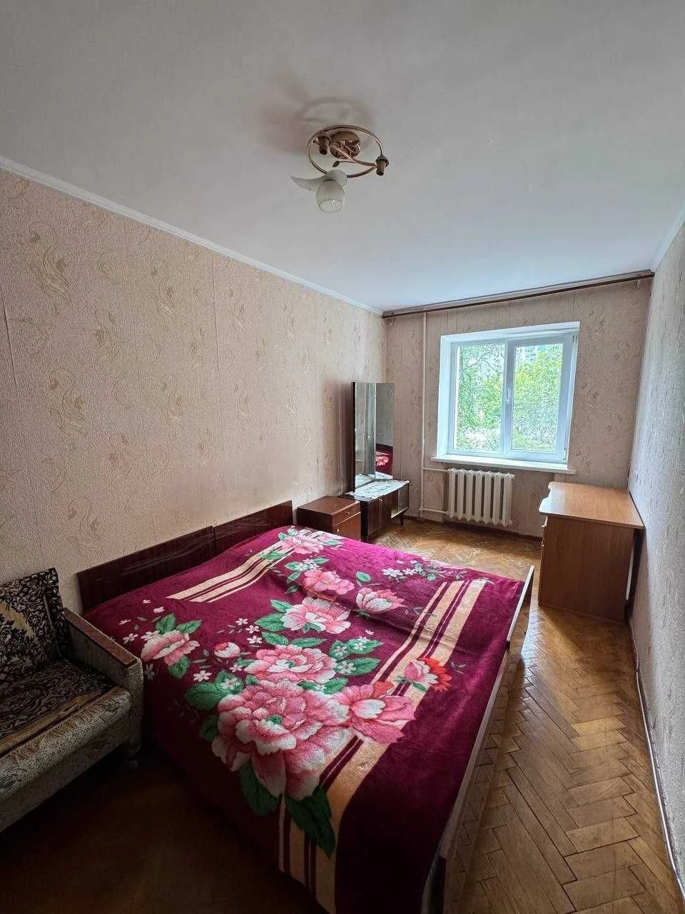 2-кімнатна 48 м² поверх - 3, цегляний будинок, газ, світло н