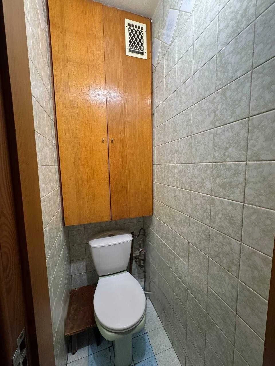 2-кімнатна 48 м² поверх - 3, цегляний будинок, газ, світло н