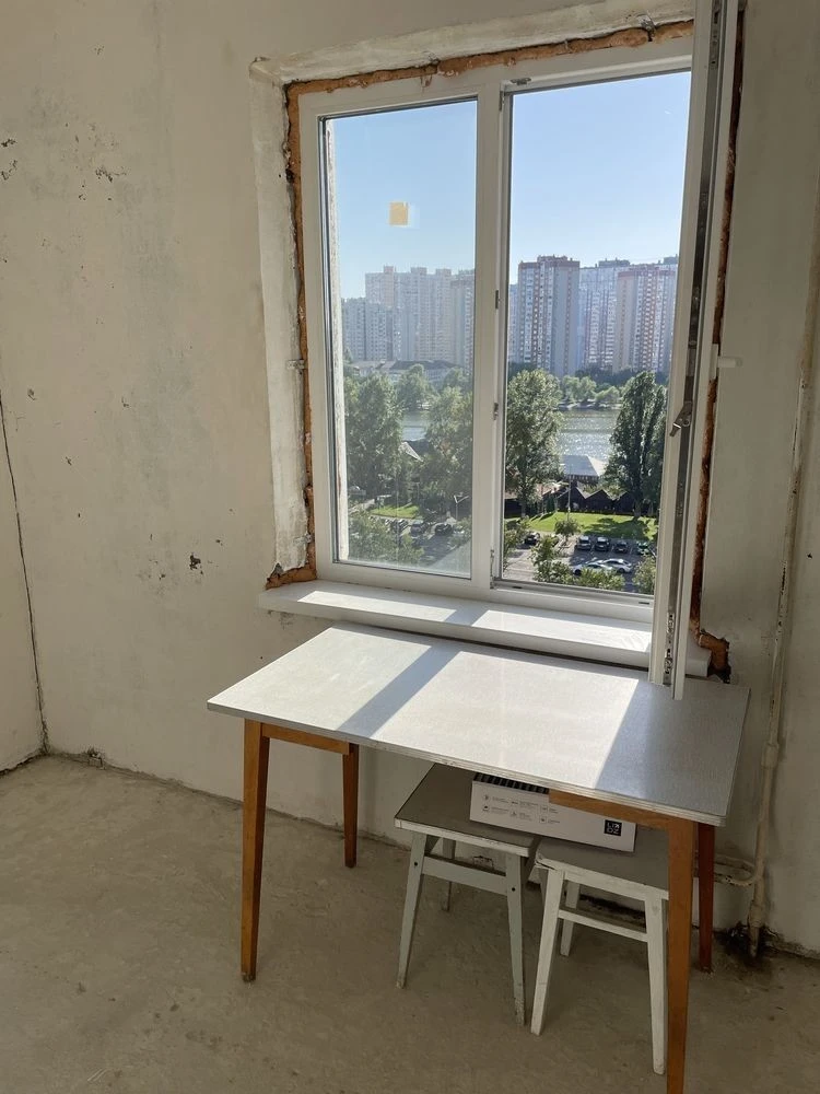 Продаж 2-кімнатної квартири з панорамою на озеро