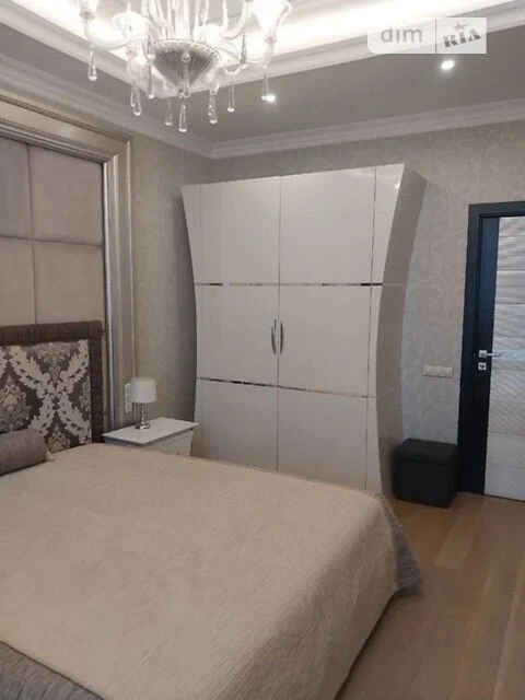 Sale of 3-room apartment 100 sq. m on Dmytrivska Street 82 • ID 346