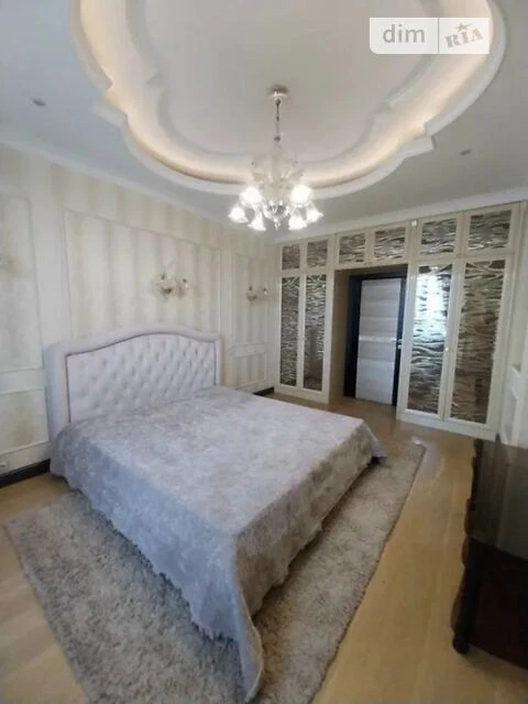 Sale of 3-room apartment 100 sq. m on Dmytrivska Street 82 • ID 346