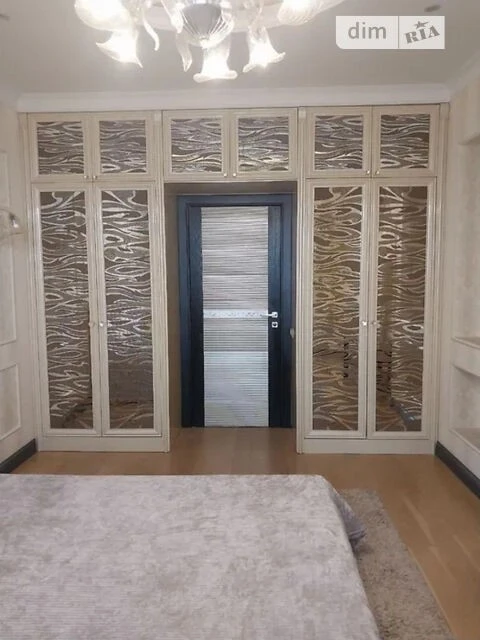 Sale of 3-room apartment 100 sq. m on Dmytrivska Street 82 • ID 346