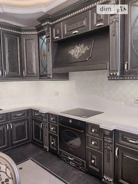 Sale of 3-room apartment 100 sq. m on Dmytrivska Street 82 • ID 346