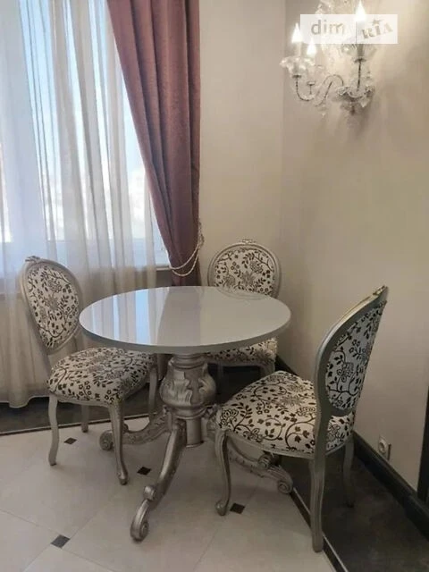 Sale of 3-room apartment 100 sq. m on Dmytrivska Street 82 • ID 346