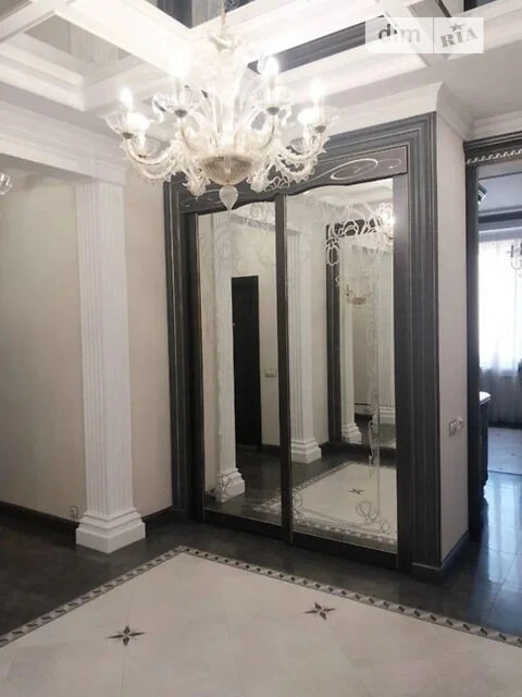 Sale of 3-room apartment 100 sq. m on Dmytrivska Street 82 • ID 346