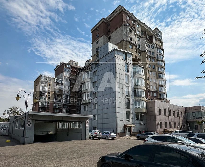 The lowest price for 200 m2 with a panoramic view