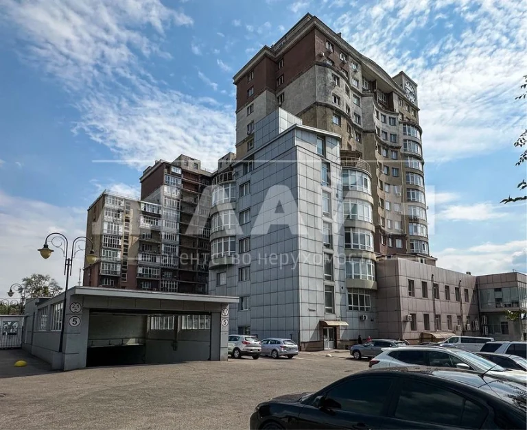 The lowest price for 200 m2 with a panoramic view
