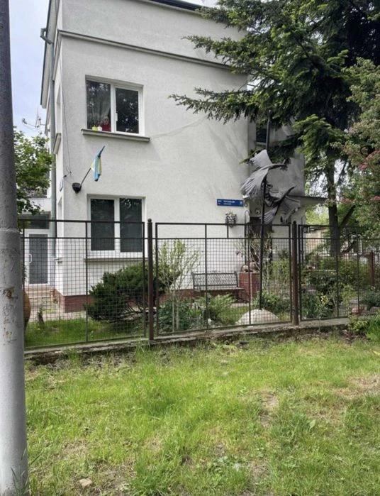 Продається 3 кімнатна , особнячого типу , ремонт, Херсонська