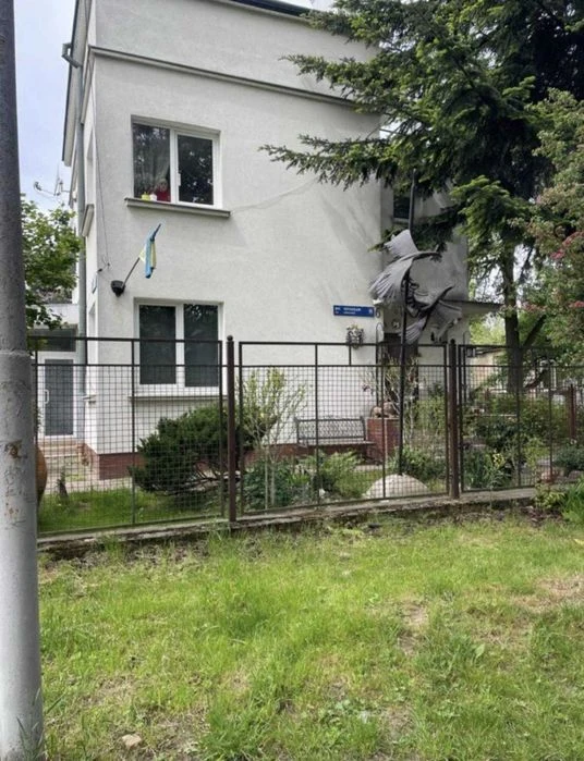 Продається 3 кімнатна , особнячого типу , ремонт, Херсонська