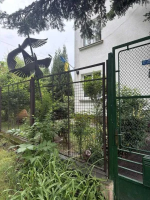 Продається 3 кімнатна , особнячого типу , ремонт, Херсонська