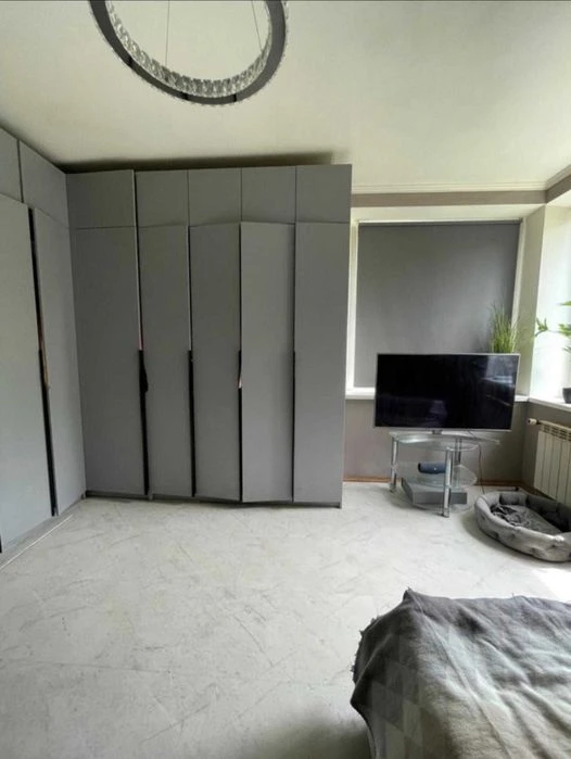 Продається 3 кімнатна , особнячого типу , ремонт, Херсонська