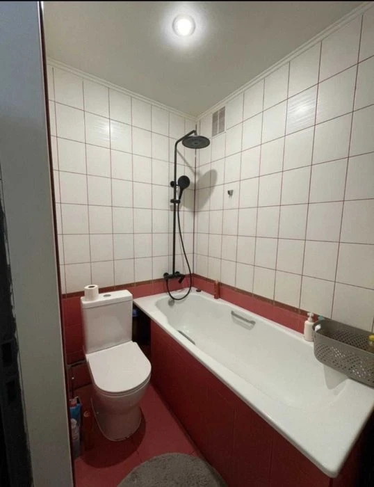 Продається 3 кімнатна , особнячого типу , ремонт, Херсонська