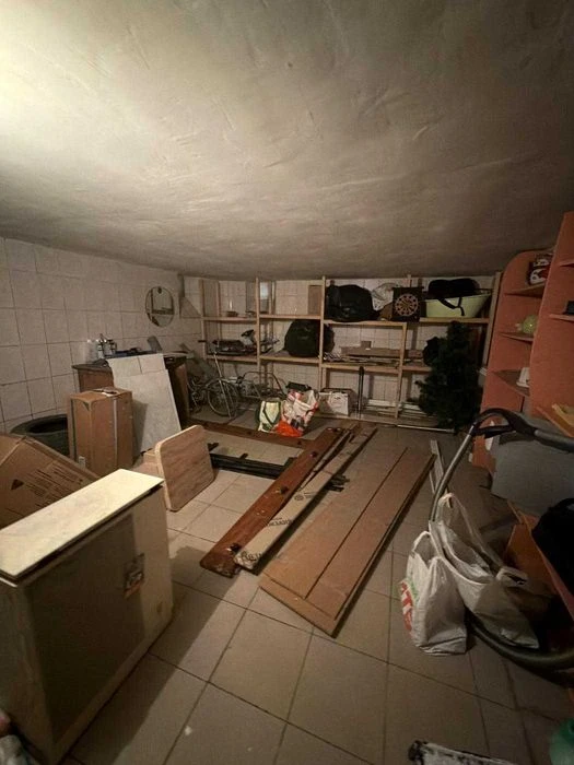 Продається 3 кімнатна , особнячого типу , ремонт, Херсонська