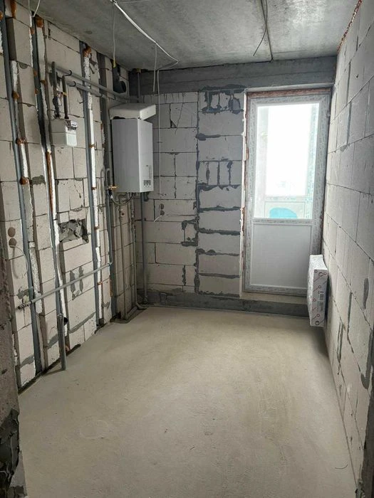 (3) I will sell a 2-room apartment in the Old Town, Avto district