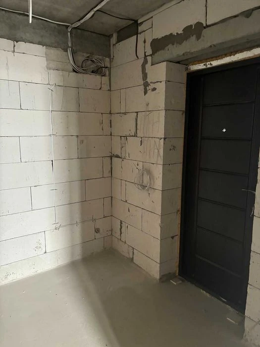 (3) I will sell a 2-room apartment in the Old Town, Avto district