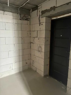 (3) I will sell a 2-room apartment in the Old Town, Avto district
