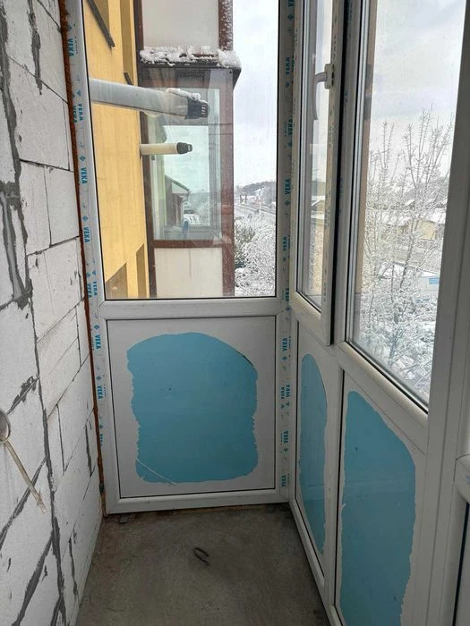 (3) I will sell a 2-room apartment in the Old Town, Avto district