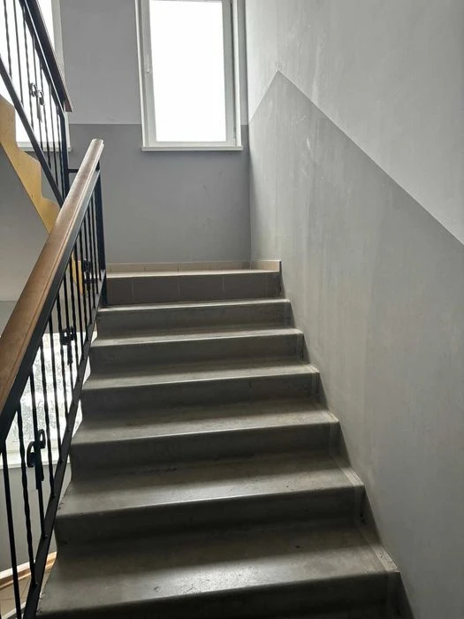 (3) I will sell a 2-room apartment in the Old Town, Avto district
