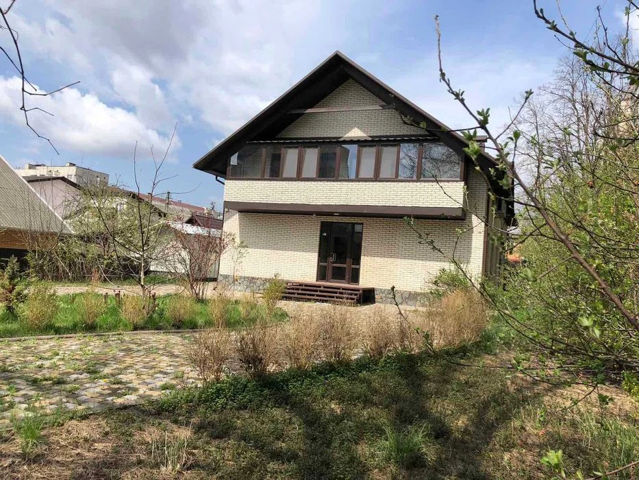 For sale a large house in the city center, 8387