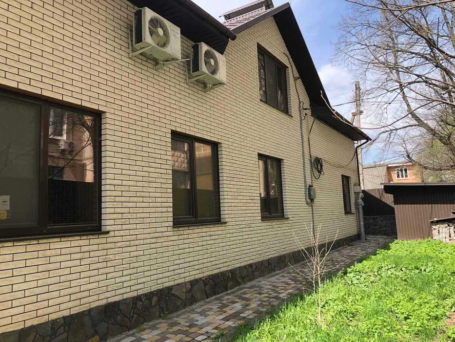 For sale a large house in the city center, 8387
