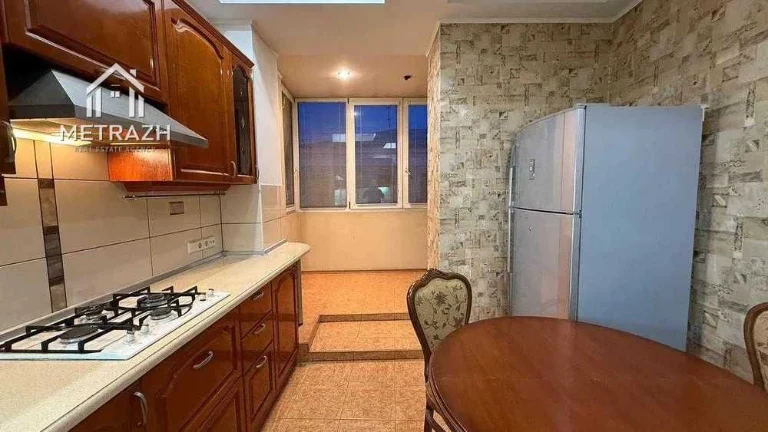 Продам 2к квартиру 72м2, Центр, метро Майдан Конституции, ра