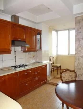 Продам 2к квартиру 72м2, Центр, метро Майдан Конституции, ра