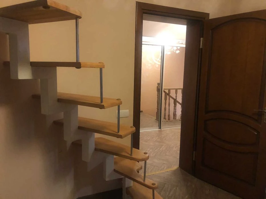 For sale a large house in the city center, 8387