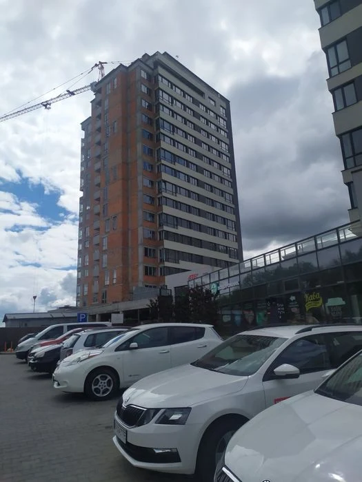Продається 1 кім квартира вул .Очеретяна