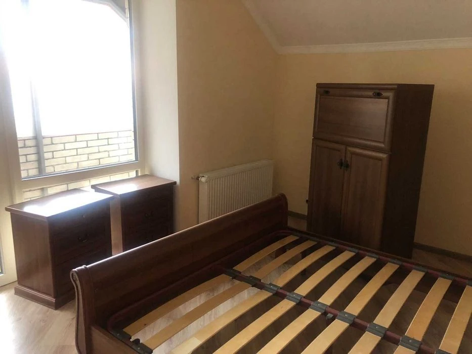 For sale a large house in the city center, 8387