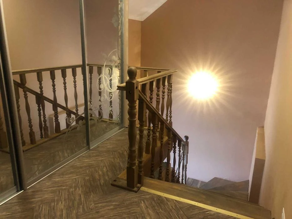 For sale a large house in the city center, 8387
