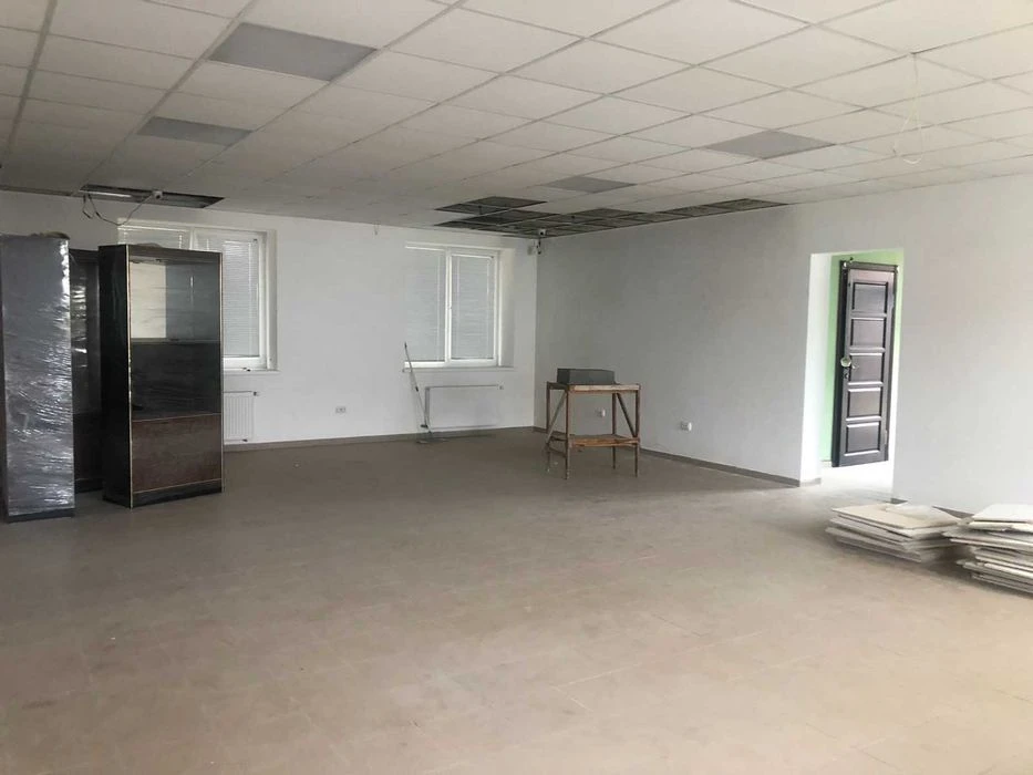 For sale a large house in the city center, 8387