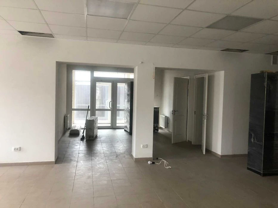 For sale a large house in the city center, 8387