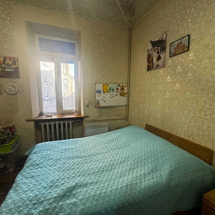 For sale spacious 3-room apartment 93 m² in the historical center, near