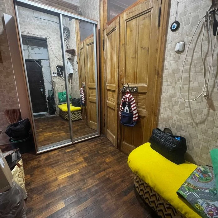 For sale spacious 3-room apartment 93 m² in the historical center, near