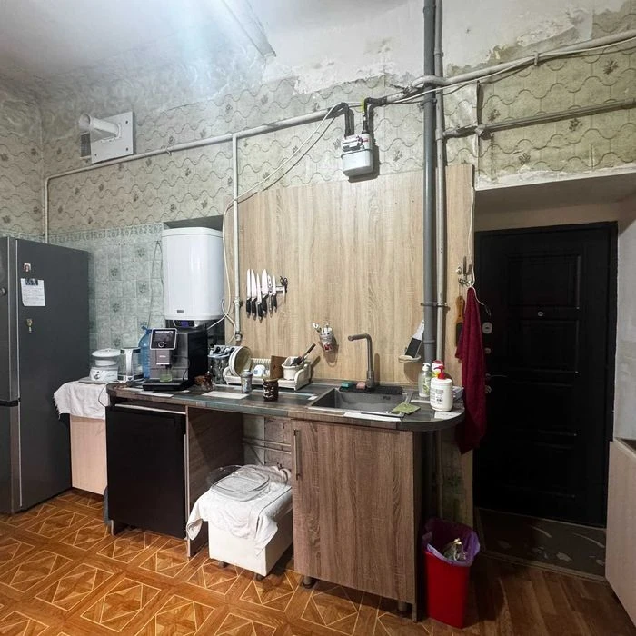 For sale spacious 3-room apartment 93 m² in the historical center, near