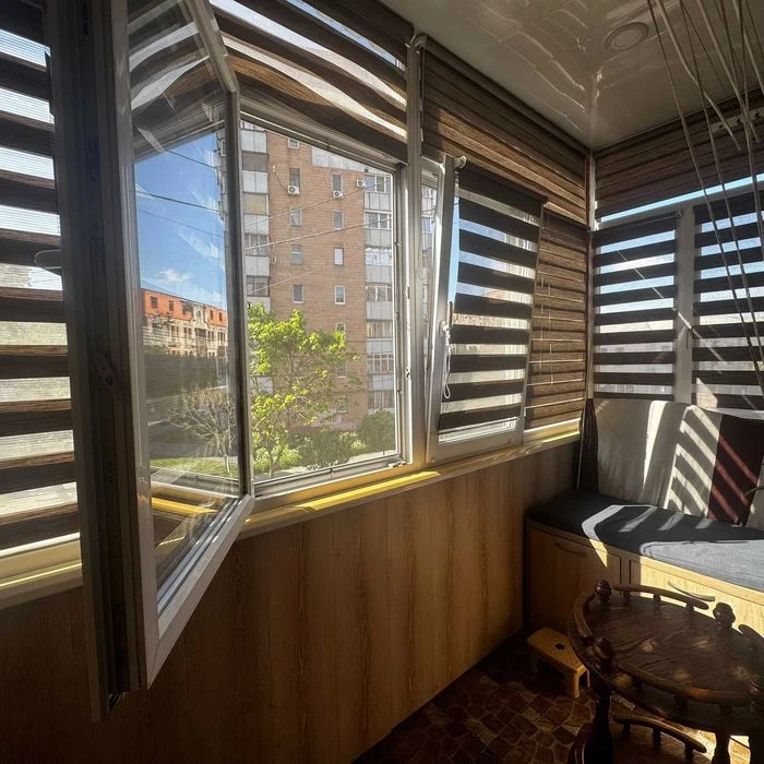 For sale spacious 3-room apartment 93 m² in the historical center, near