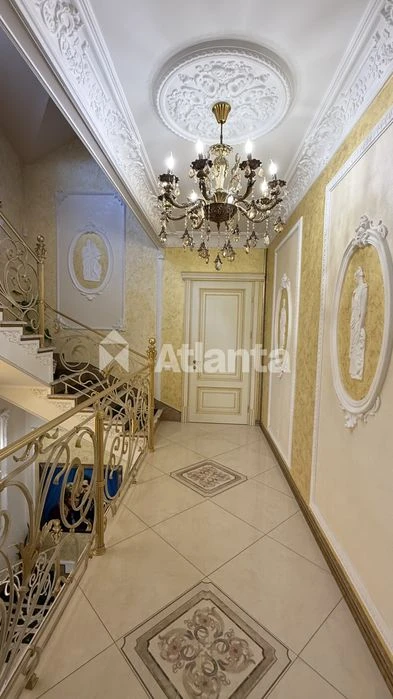 Дом из красного кирпича с ремонтом в районе улицы Львовской!