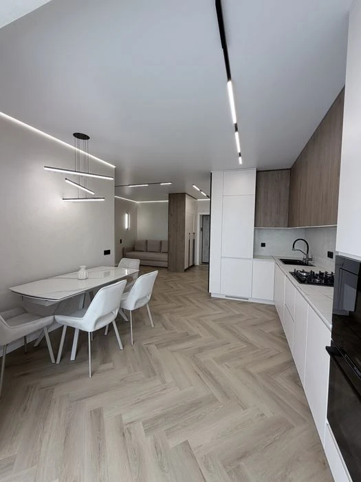 Продаж квартири  3 спальні + велика кухня-вітальня ,Квартира