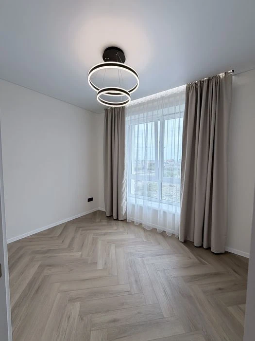 Продаж квартири  3 спальні + велика кухня-вітальня ,Квартира