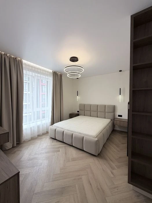 Продаж квартири  3 спальні + велика кухня-вітальня ,Квартира