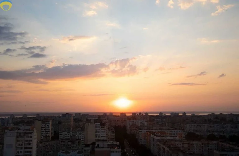Продам 3 комнатную квартиру с ремонтом в новом сданном доме