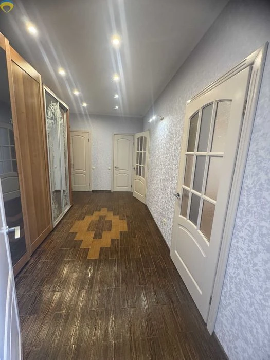 Продам 3 комнатную квартиру с ремонтом в новом сданном доме