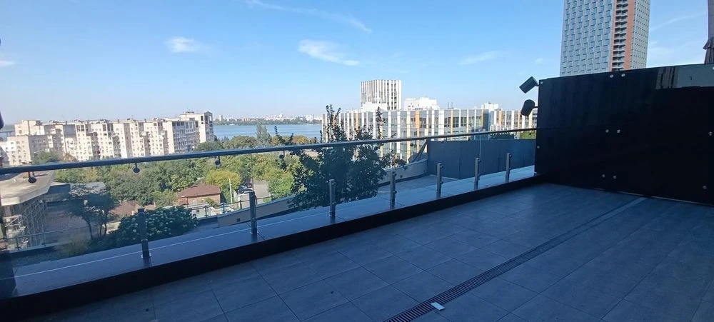 Ексклюзивний пентхаус із просторою терасою та видом, Нагорни