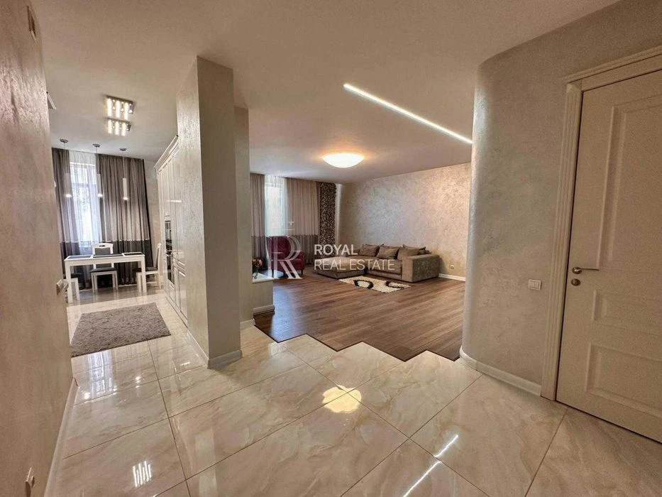 Продаж сучасна 3-кімнатна квартира 120 м2 ЖК Парк-холл Горьк
