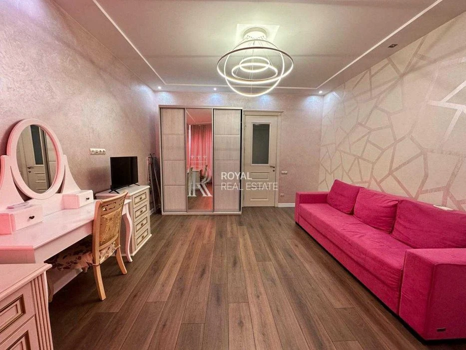 Продаж сучасна 3-кімнатна квартира 120 м2 ЖК Парк-холл Горьк