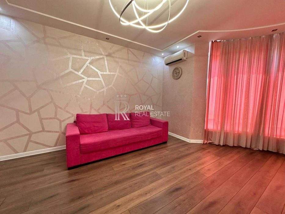 Продаж сучасна 3-кімнатна квартира 120 м2 ЖК Парк-холл Горьк